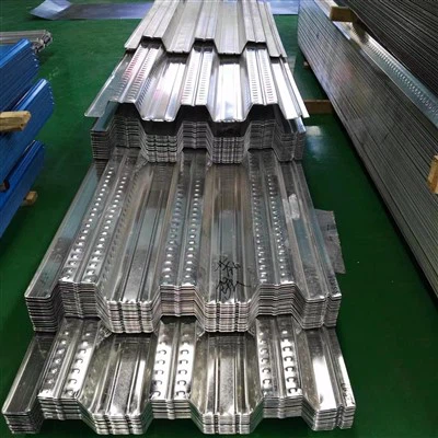 Les panneaux de toit supportent les charges du toit